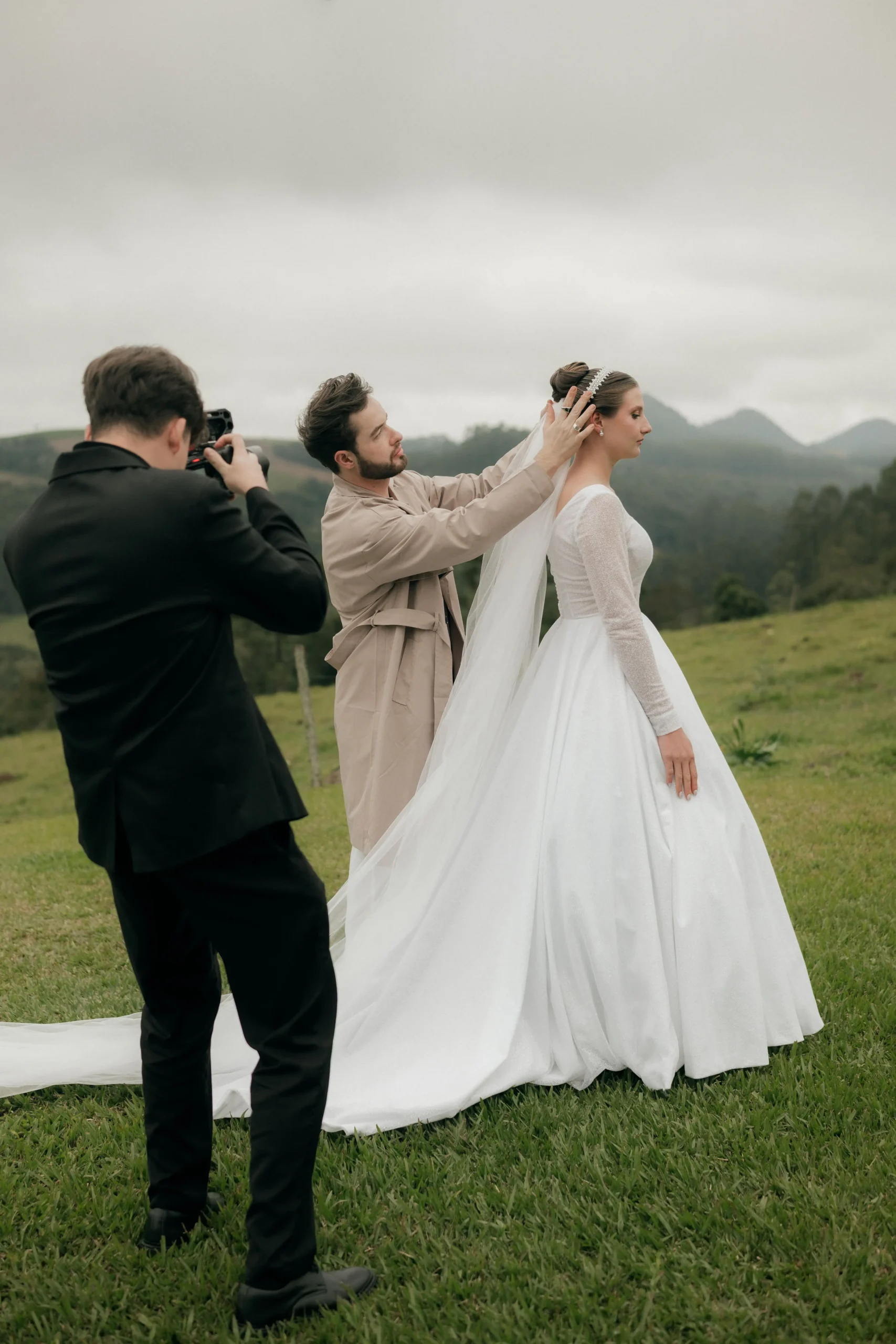 Comprehensive wedding photographer prices comparison chart tracking average cost of wedding photographer australia packages.